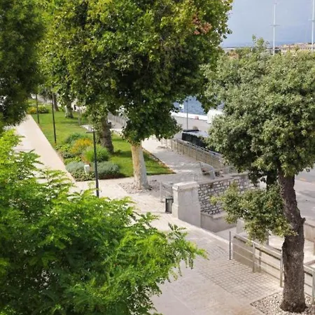 Elanda Downtown זאדאר