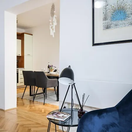 Elanda Downtown זאדאר