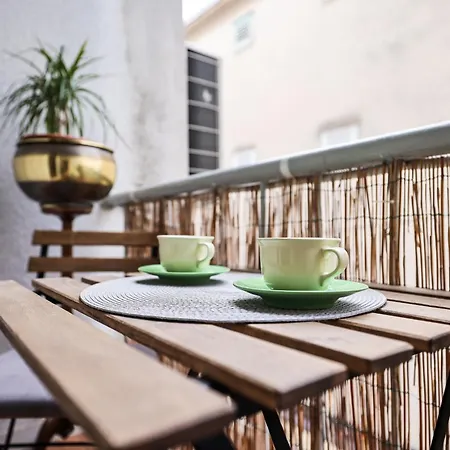 Elanda Downtown דירה זאדאר