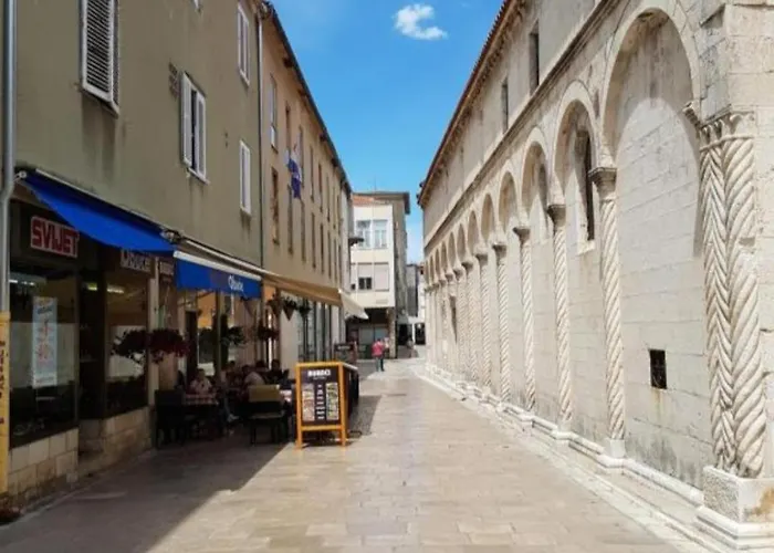 Elanda Downtown דירה זאדאר