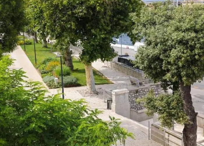 Elanda Downtown זאדאר